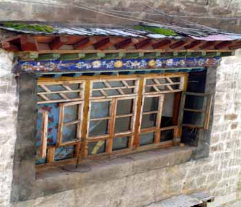 DSCF0078 Tibet, verziertes Fenster
